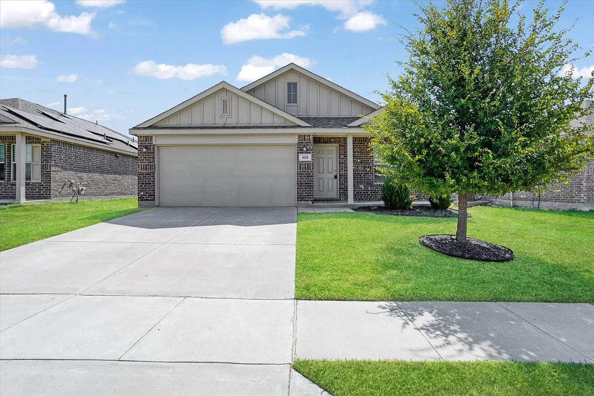 4 bed, 1925 sqft, $1,999 — Photo 1