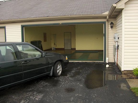 3rd image of 112 Carriage Dr