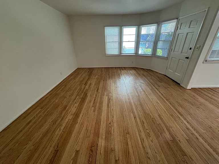 902 Alandele Ave #902 — Photo 14