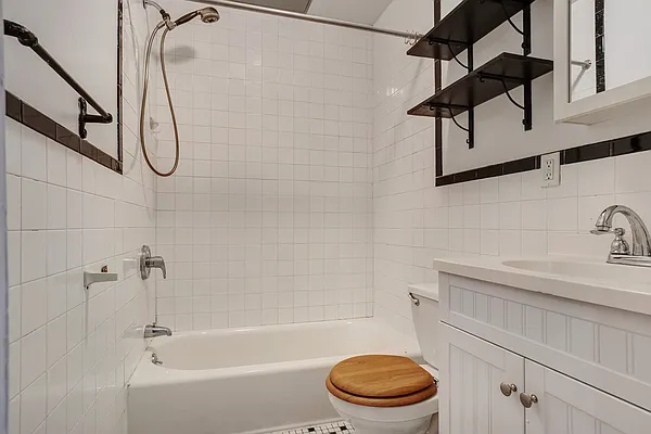 Rented by Twyford Real Estate | media 13