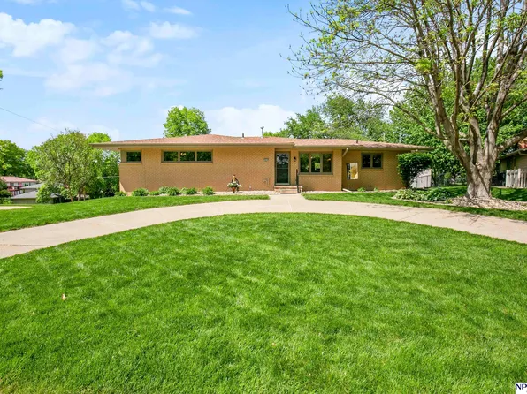 16414 Poppleton Ave, Omaha, NE 68130