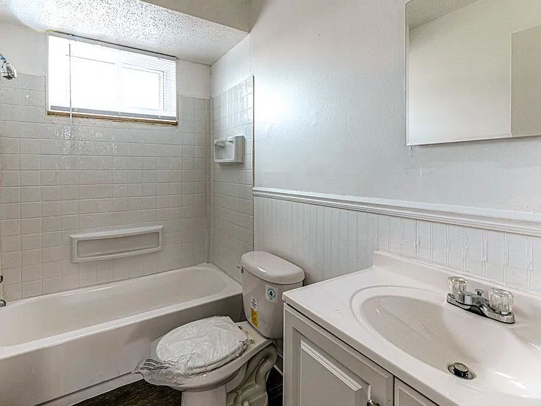 Manor House Apartments — Photo 28