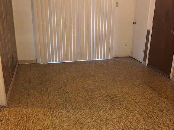 3rd image of 828 Jadewood Dr