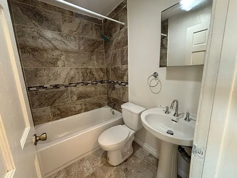 301 S. Kenmore — Photo 19