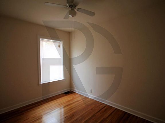 3rd image of 3823 N Fremont St #38275W1