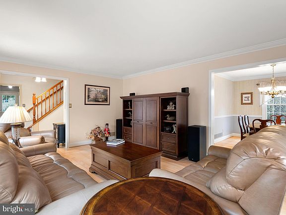 3rd image of 1889 Berue Dr