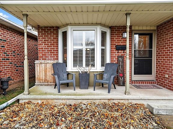 3rd image of 90 Sandra Cres