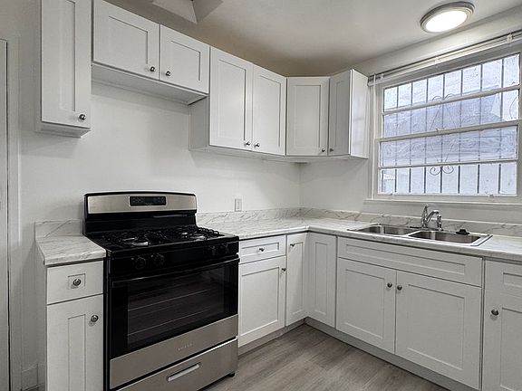 5th image of 1933 Carmona Ave #1937-1/4