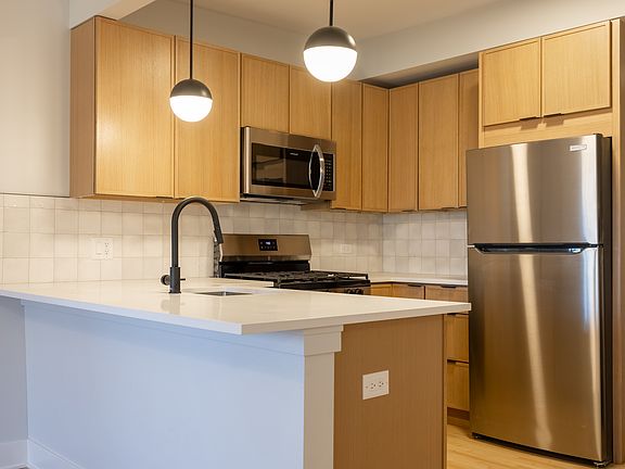 3rd image of 5657 N Talman Ave Unit 2