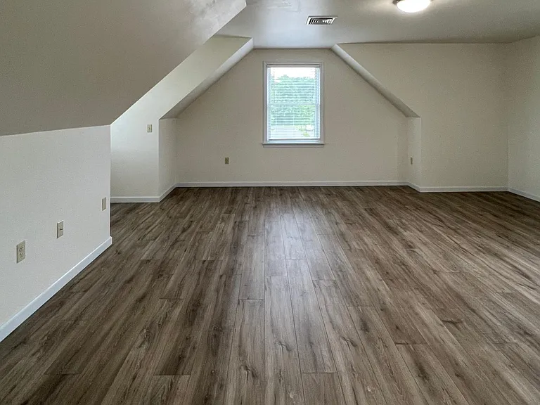 100 N Maple St — Photo 12