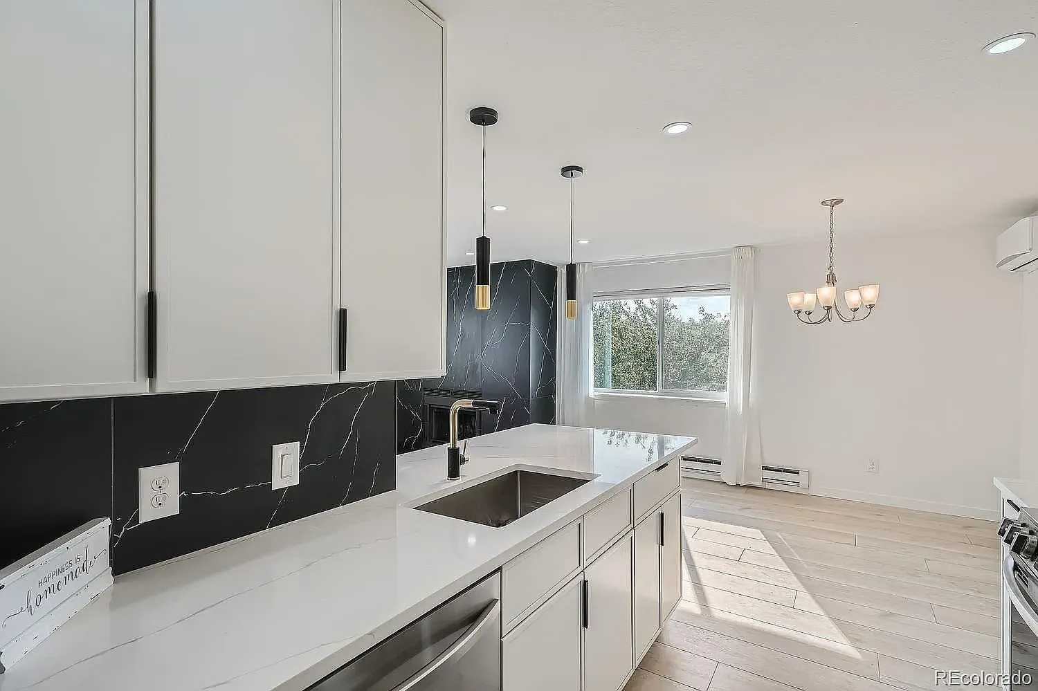 2 bed, 1105 sqft, $2,050 — Photo 2