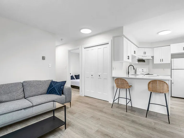 77 Lancaster St W #5 — Photo 1