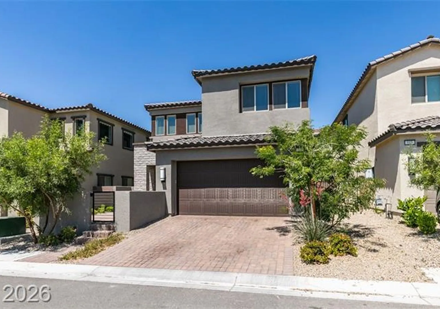 Beautiful 4 Bedroom Property In Gated Community! — Photo 3