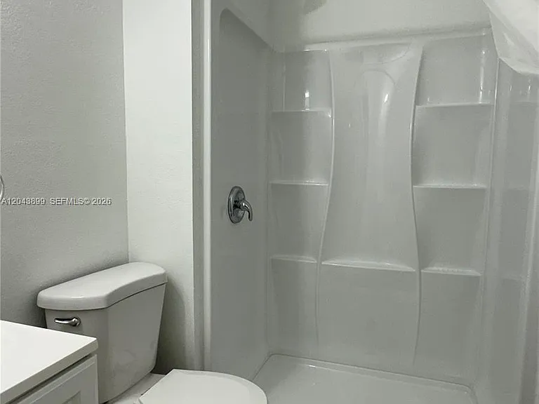 899 NE 15th St #3 — Photo 12