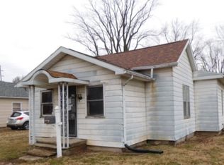 706 E Monroe St, Pana, IL