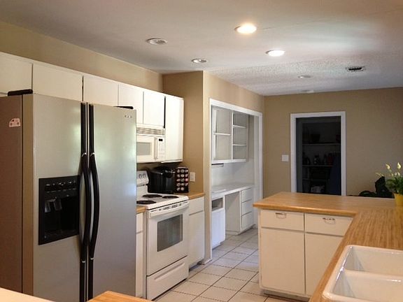 5th image of 302 Malabar St