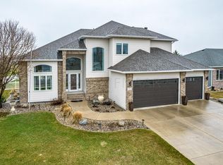 4814 Meadow Creek Dr S, Fargo, ND 58104