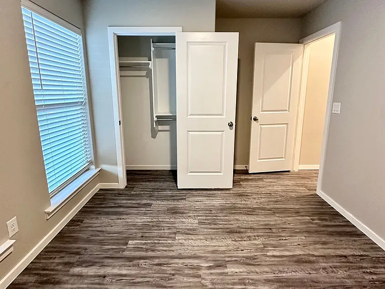 2106 N Avenue J — Photo 18