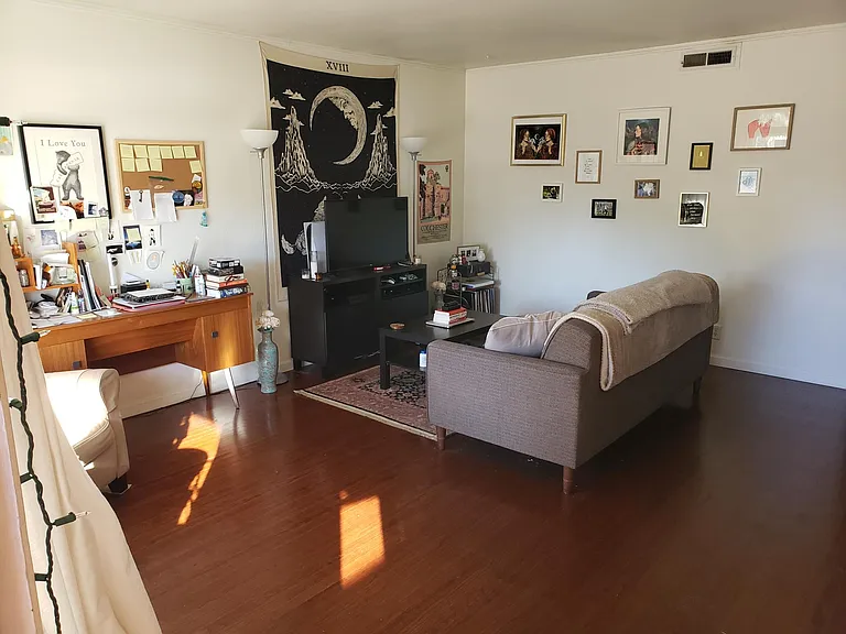 7940 Rosswood Dr — Photo 3