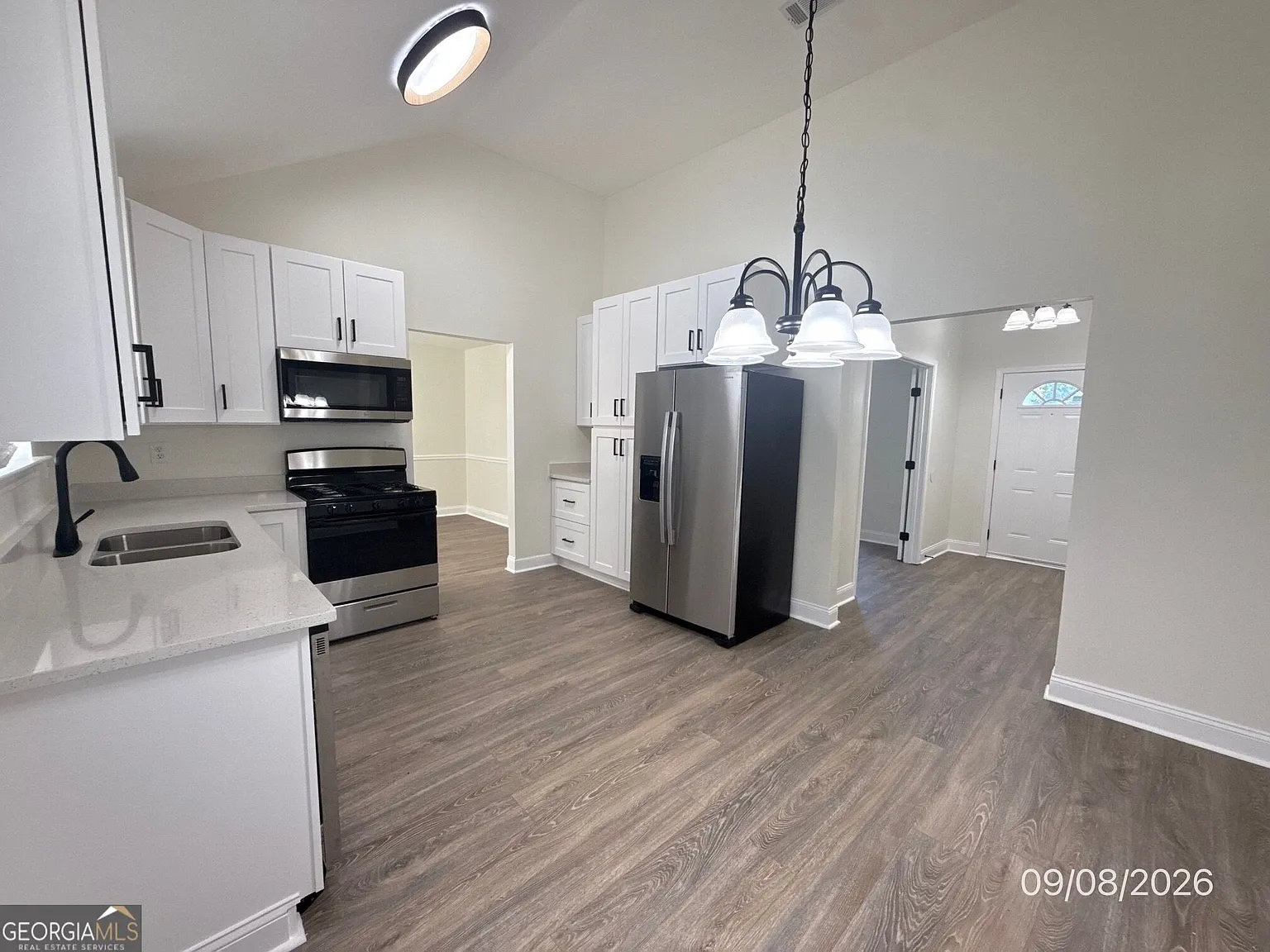 4 bed, 2.5 bath, 2030 sqft, $2,200 — Photo 4