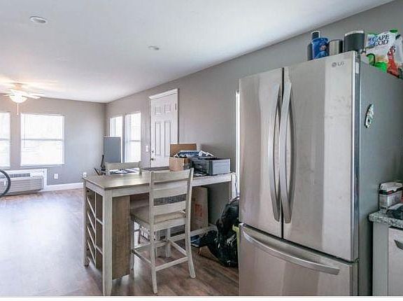 3rd image of 405 Eron Way