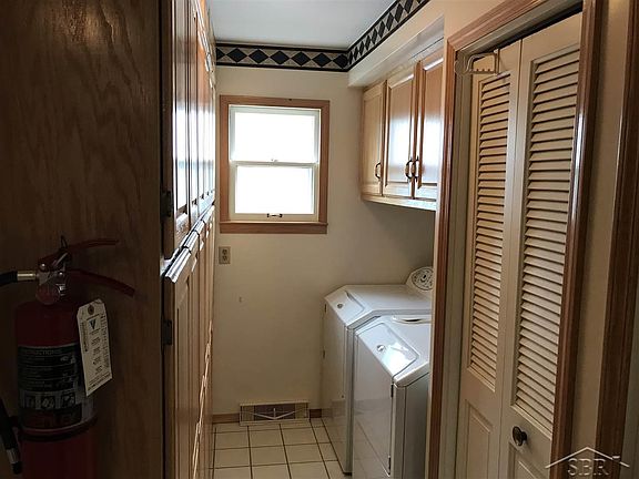 3rd image of 2846 W Genesee Ave