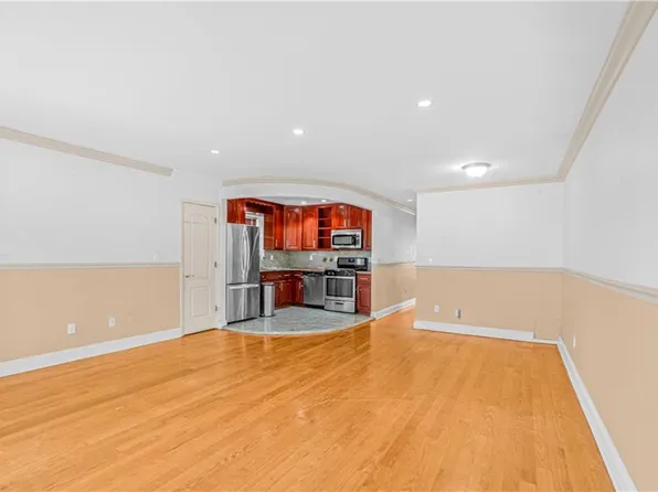 57 Bay 31st Street image 7 of 12