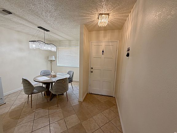 5th image of 837 Agate Rd
