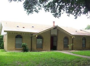 2809 Ashglen Dr, Garland, TX 75043