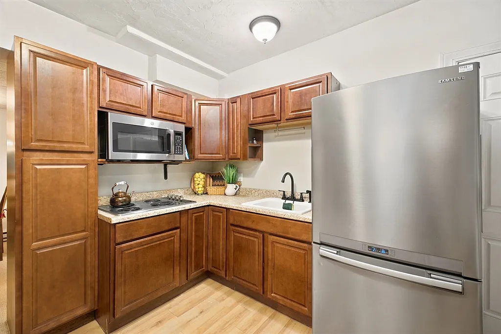 1 bed, 1.0 bath, 730 sqft, $1,975 — Photo 2