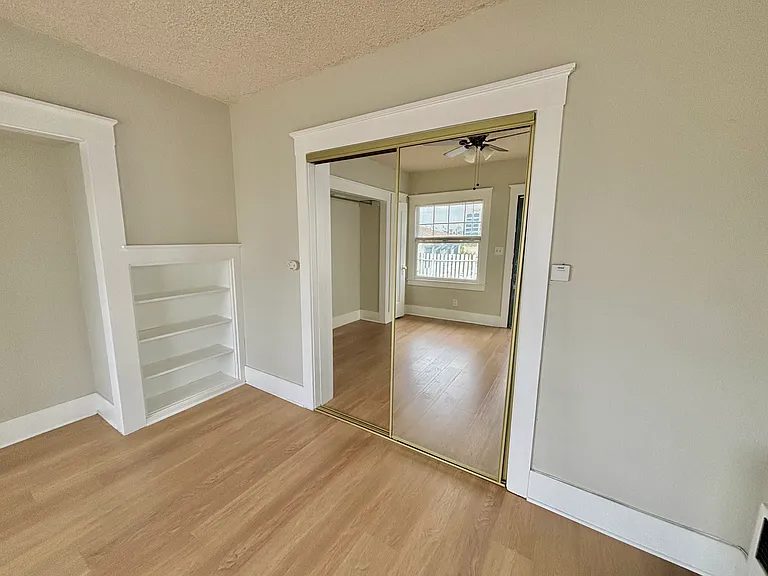 233 W 8th St #233 — Photo 8