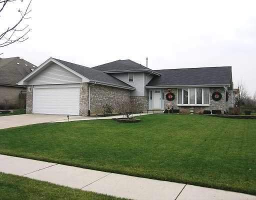 1st image of 601 N Vanderbilt Dr