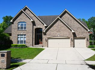 328 Erie Cir, Bloomingdale, IL 60108