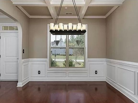 4th image of 20 Wicker Cir