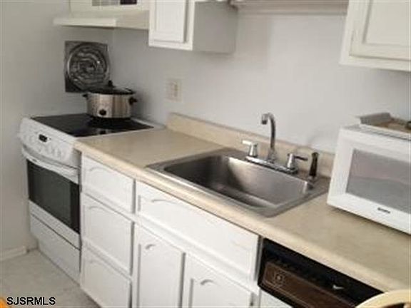 2nd image of 3530 Simpson Ave #80