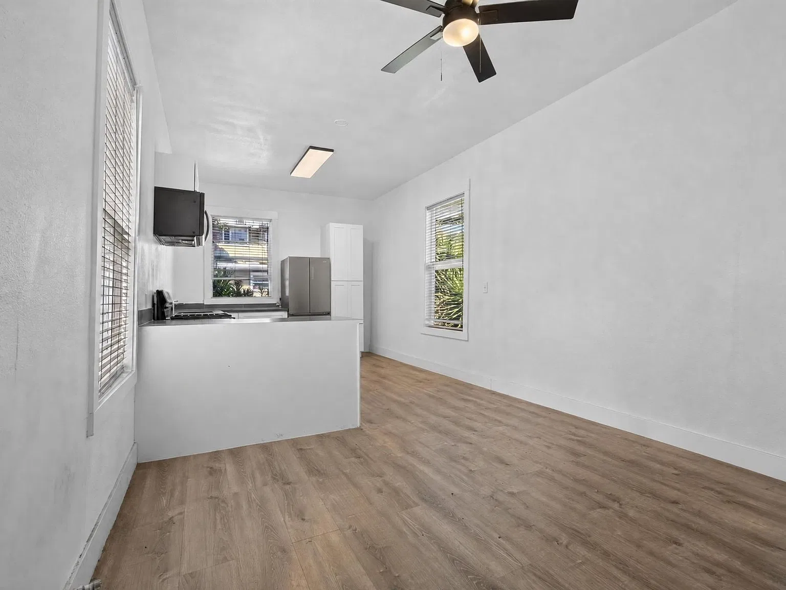 1 bed, 960 sqft, $1,900 — Photo 3