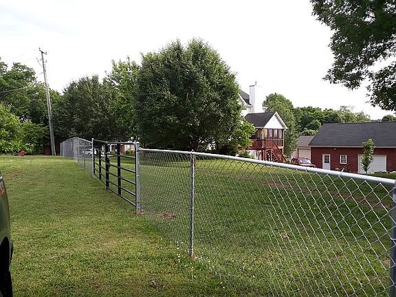 2nd image of 449 Meadowlake Cir