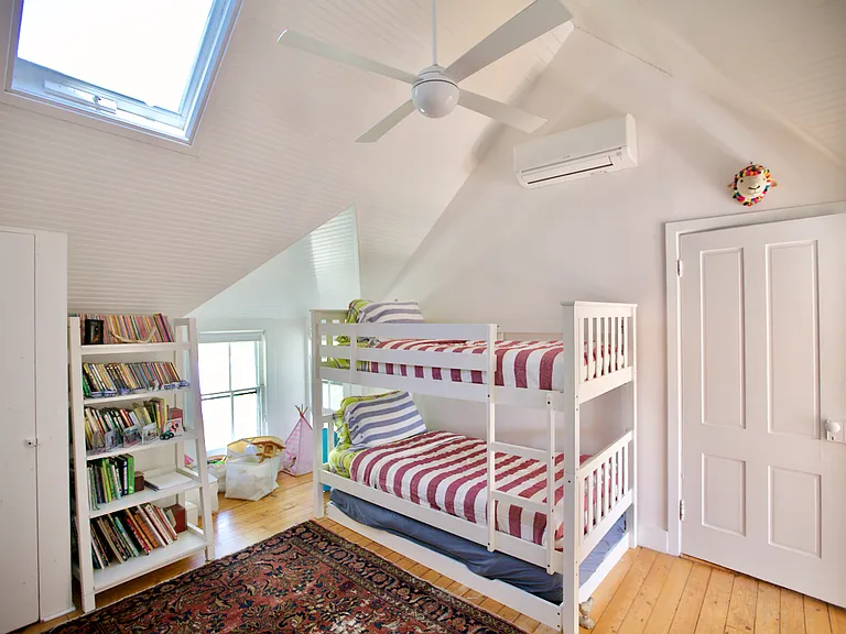 7 Clinton Ave — Photo 20