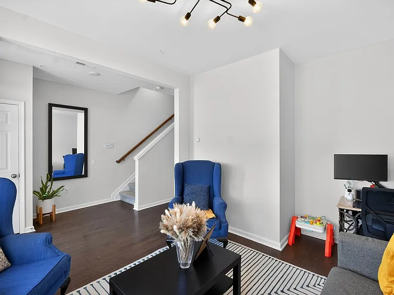 342 South Dr — Photo 3