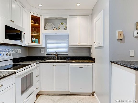 3rd image of 681 S Hollybrook Dr APT 304