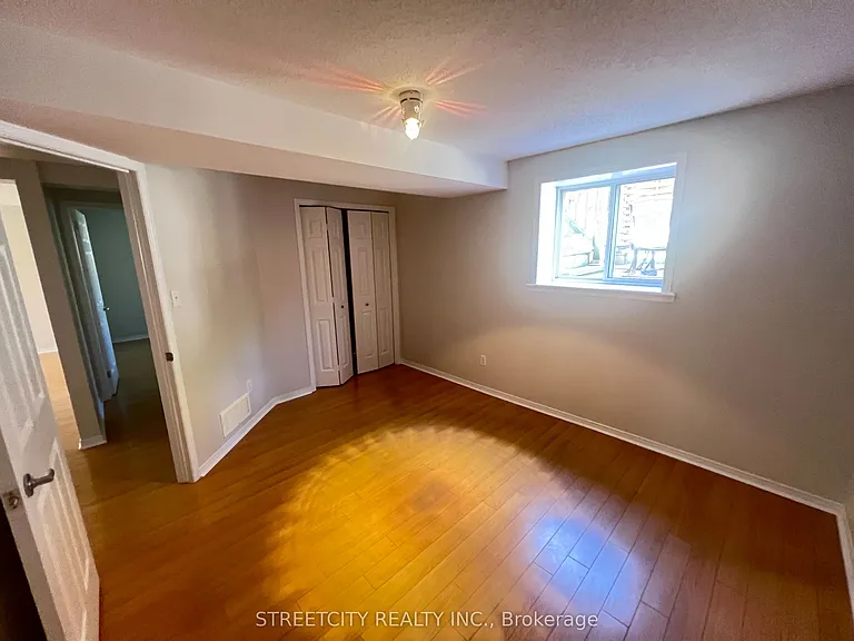 472 Talltree Cres — Photo 28