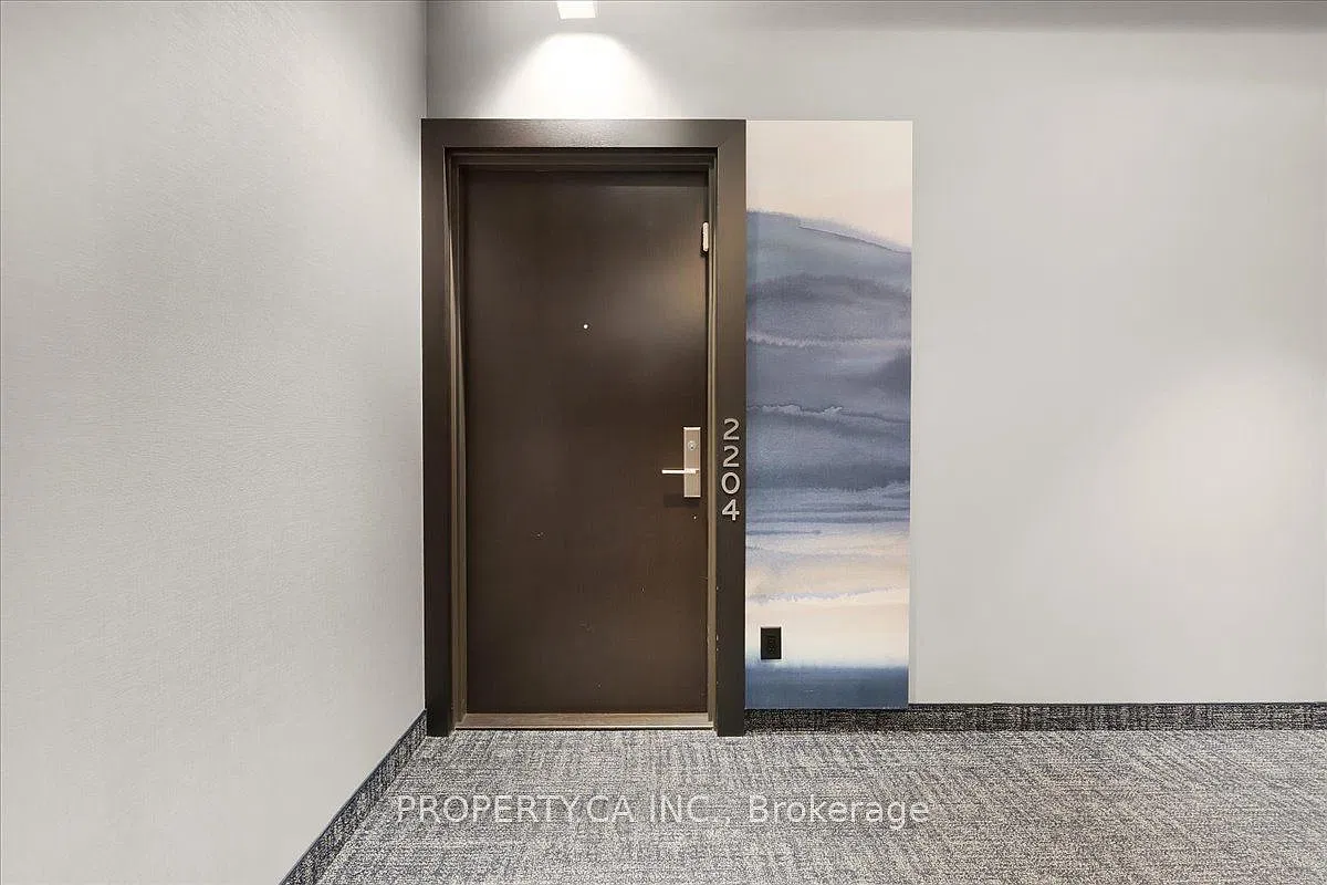 Ayc Condos — Photo 2