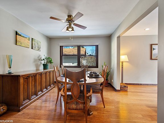 4th image of 404 N Wilmette Ave