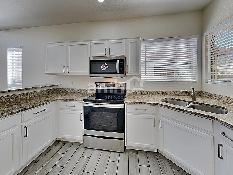 108 E Calle Del Rondador — Photo 3