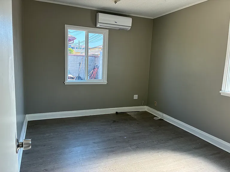 941 N Alameda Ave — Photo 3