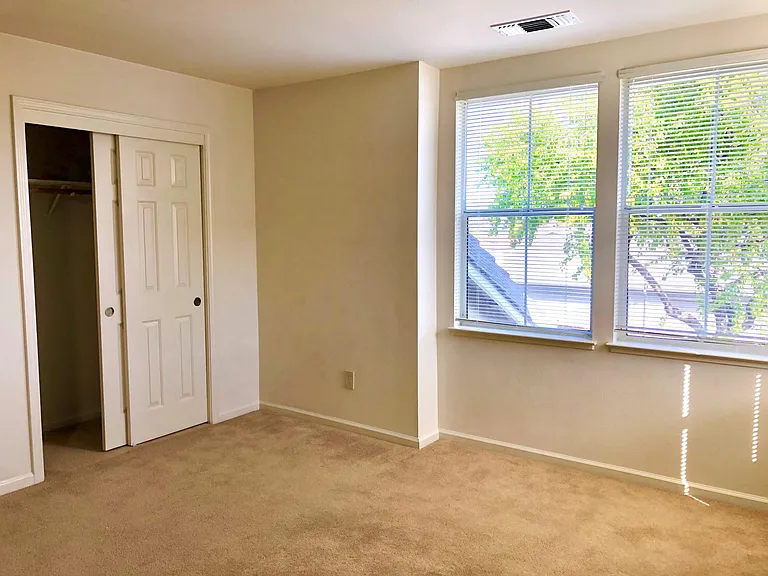 830 E Dana St — Photo 8