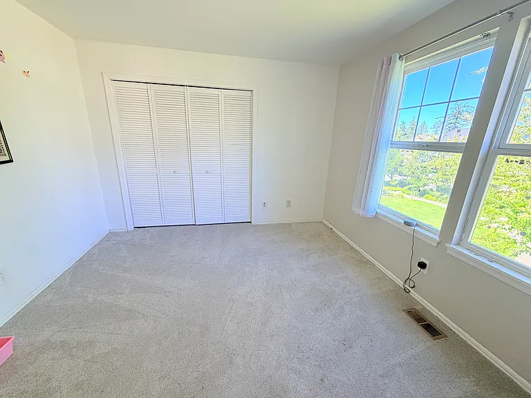 1938 NE Killian Ln — Photo 17