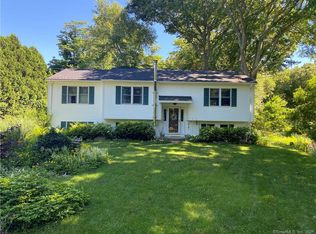 20 Goshen Rd, Waterford, CT 06385