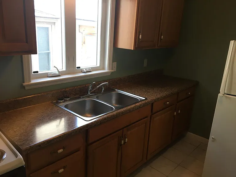 33 E 6th St #1 — Photo 6