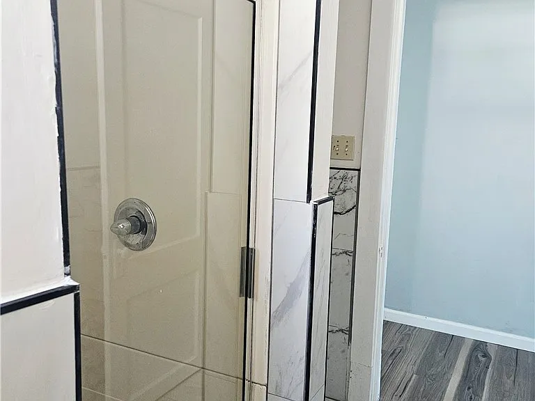 2877 Niagara St — Photo 10